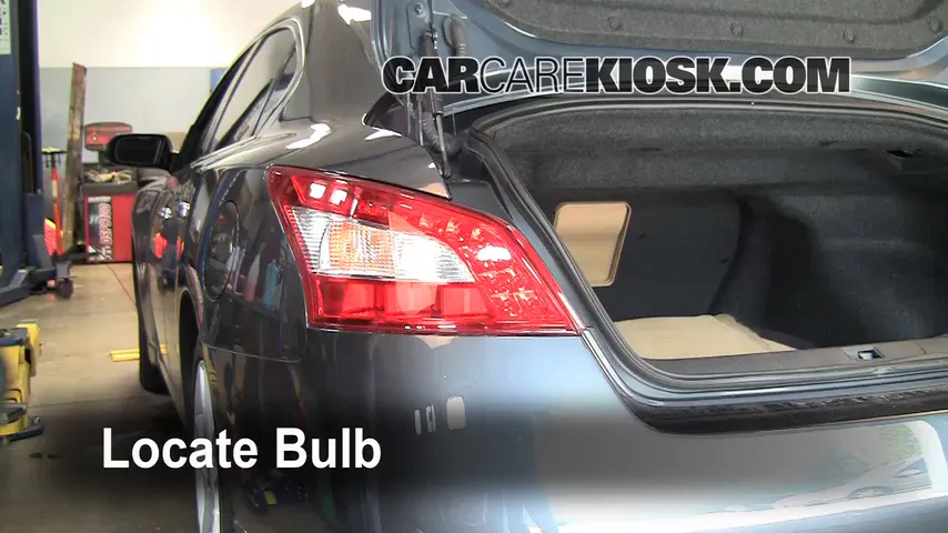 2009 Nissan Maxima S 3.5L V6 Lights Tail Light (replace bulb)